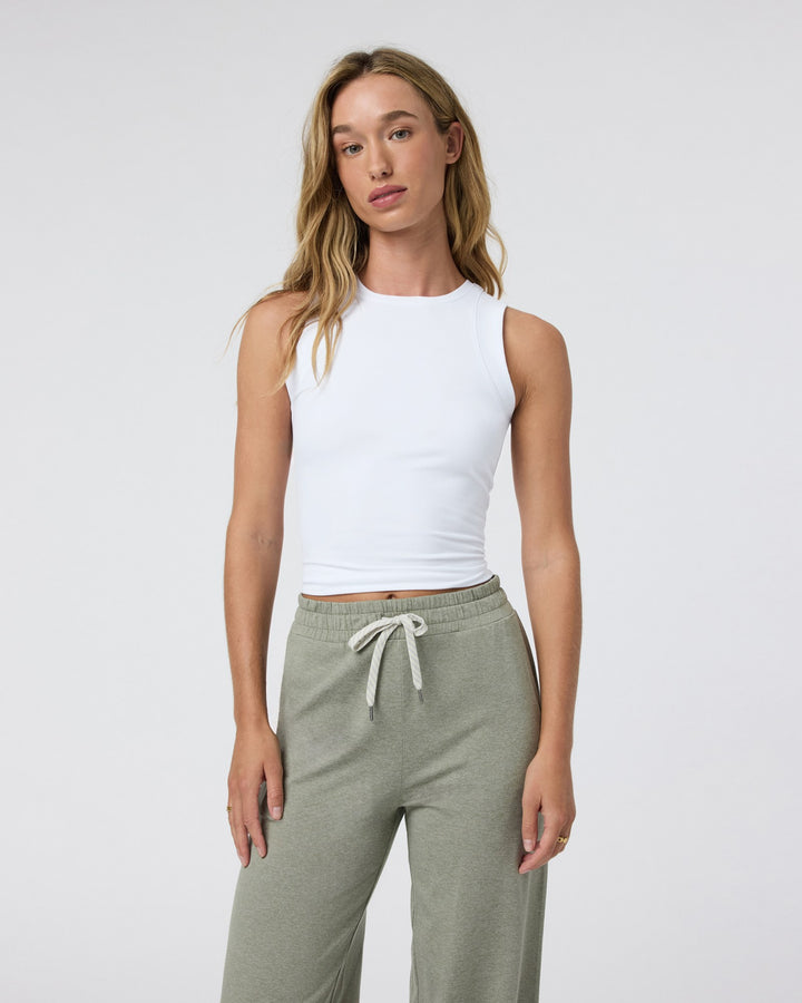 Vuori - Pose Modern Tank
