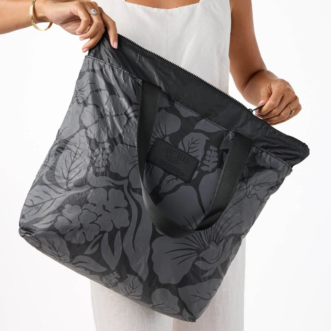 Aloha : Day Tripper Heipua in Black