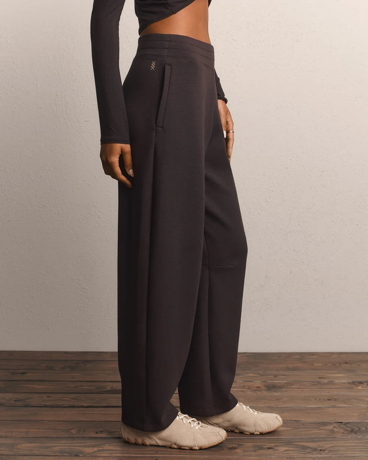 Rhone - DreamGlow® Barrel Leg Pant