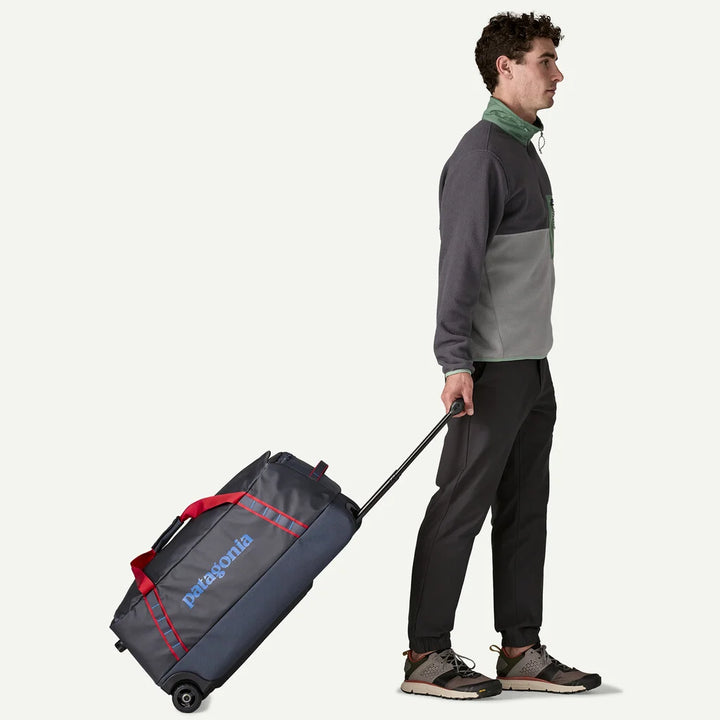 Patagonia : Black Hole® Wheeled Duffel 70L in Smolder Blue / red
