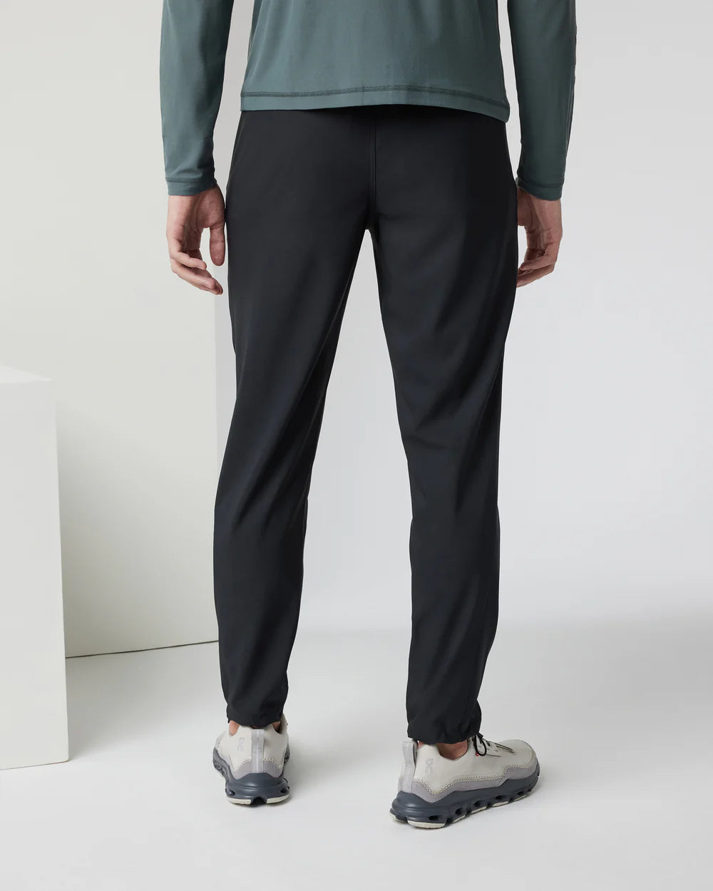 Vuori Train Tech Pant – Legend Coastal