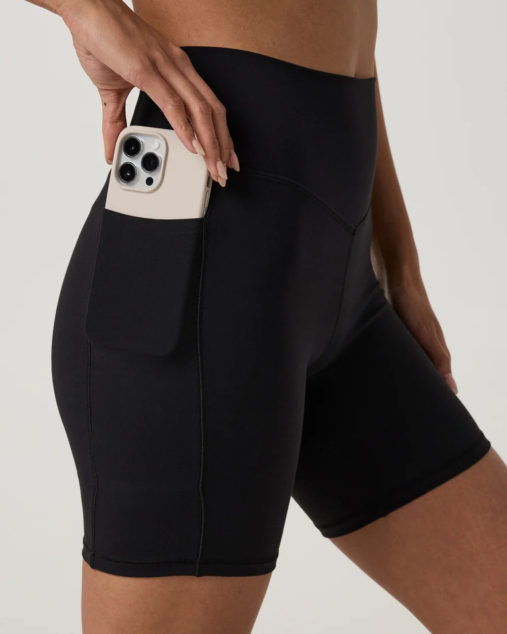 Vuori - Vuori AllTheForm™ Pocket Short 6"