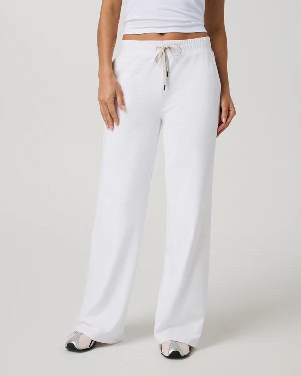 Vuori - Halo Essential Widelegs worn by a person on a plain background
