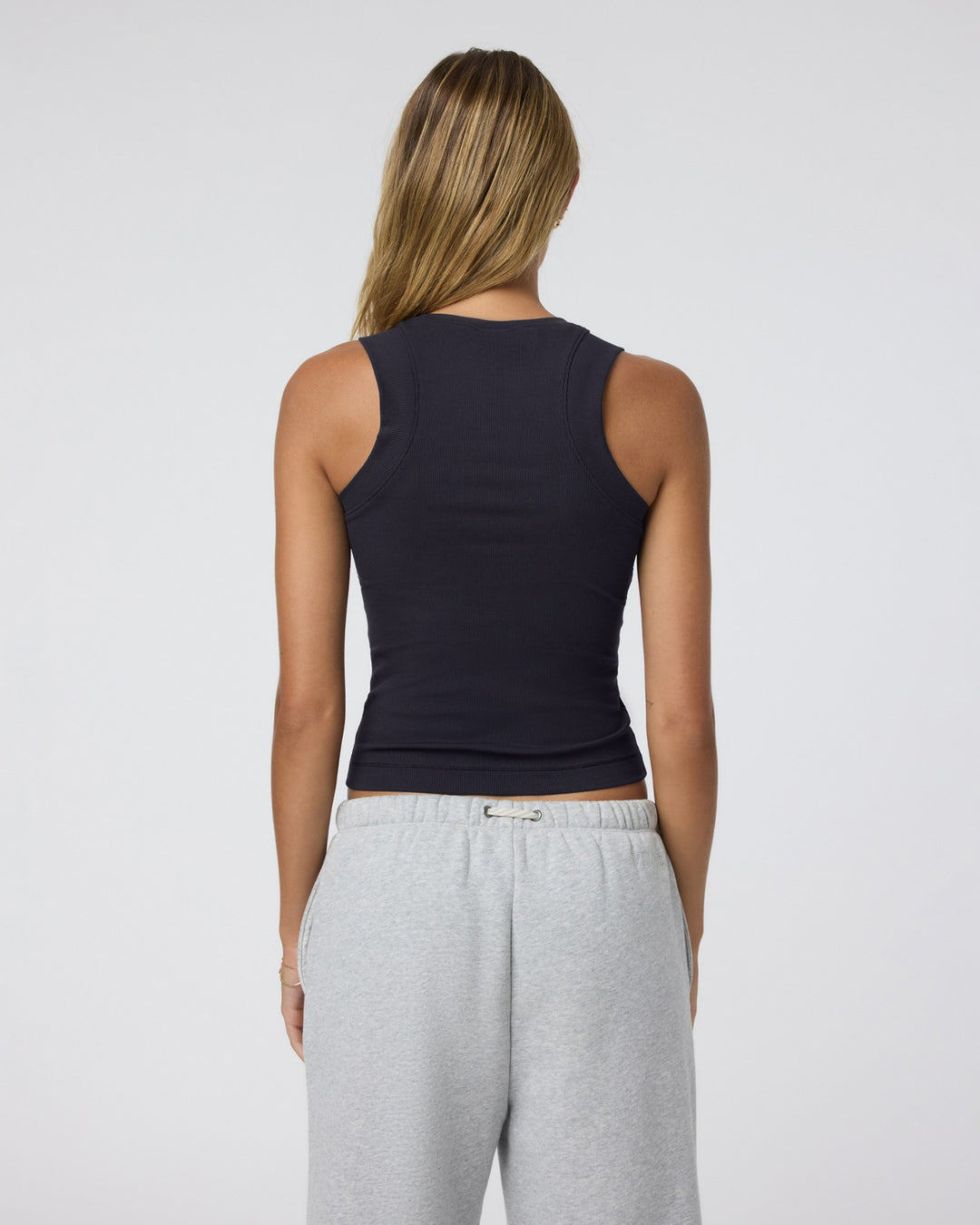 Vuori - Pose Modern Tank