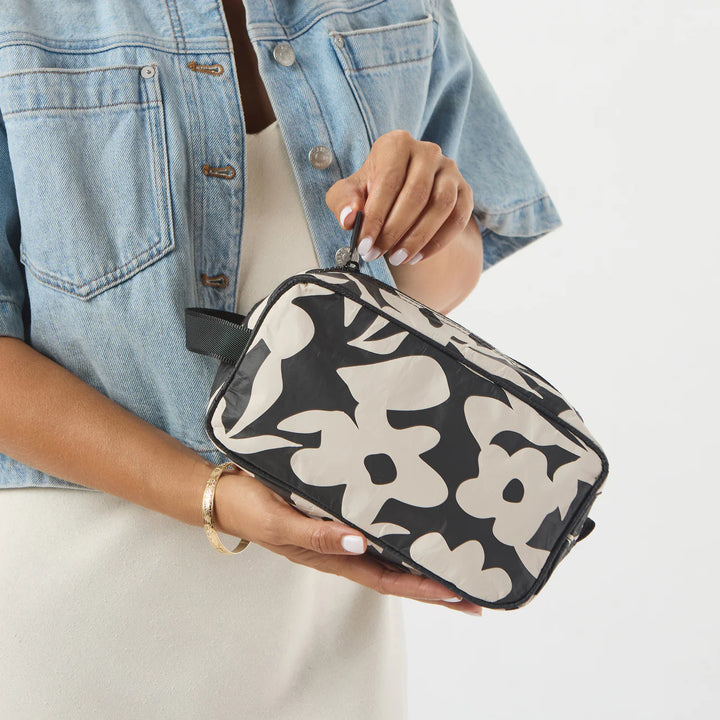 ALOHA: Fall Flowers Dopp Kit Black / Sandstone