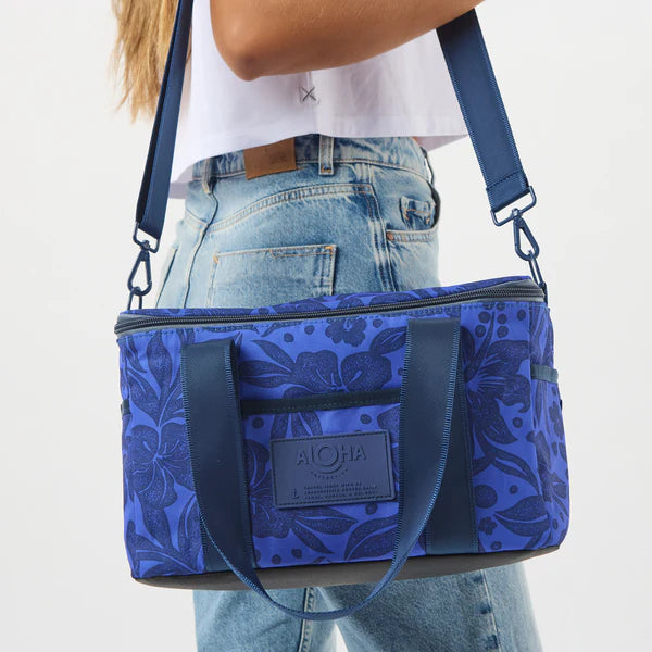 ALOHA: Packable Cooler Breezy in Navy